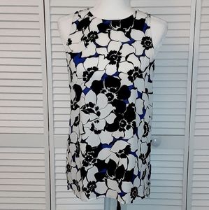 🌺 Pretty Sleeveless Floral Blouse
